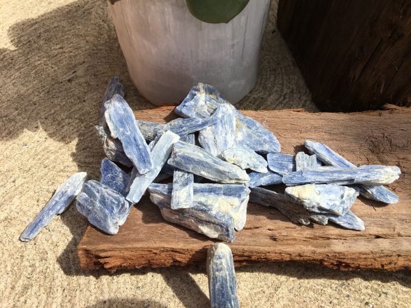 RAW CRYSTALS & MINERALS blue kyanite blades