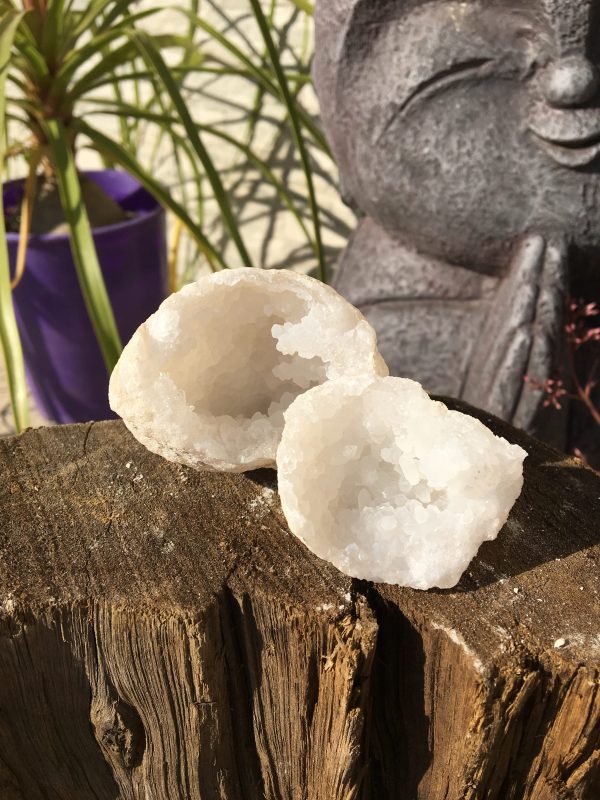 GEODES & CAVES quartz geode 4-6cm (each)