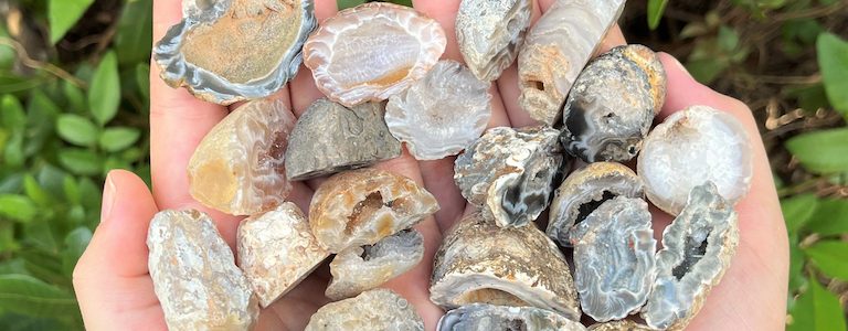 Collection of geodes in bulk